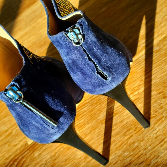 Boots - Picture 3 of 6